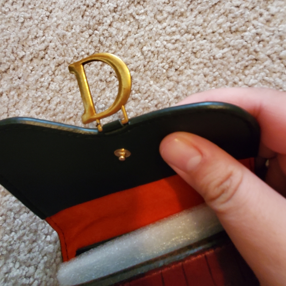 Faux croc leather letter d charm wallet - Picture 4 of 5